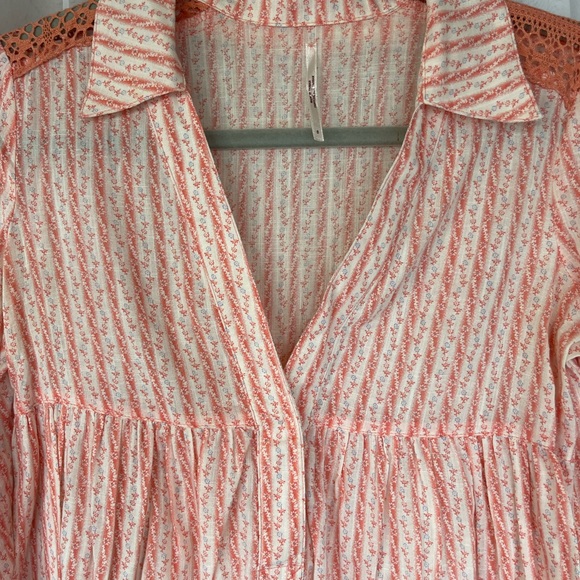 Free People buttons up bohemian dress with long sleeves.Perfect for summer. - Picture 9 of 10